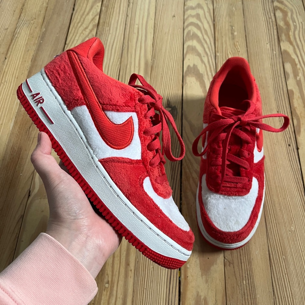 Nike Air Force 1 Low GS 7Y Red White Valentines Day 2024 Fleece FZ3552-612 fuzzy
